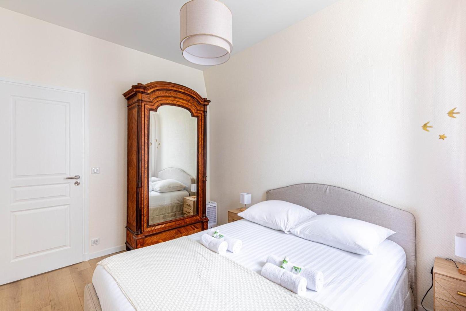 Ferienwohnung Guestready - Apt Moderne - Direct Champs Elysees Clichy Exterior foto